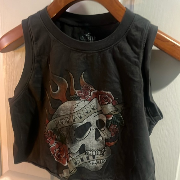 Hollister Tops - Hollister cropped tee XS nwot 100% cotton
